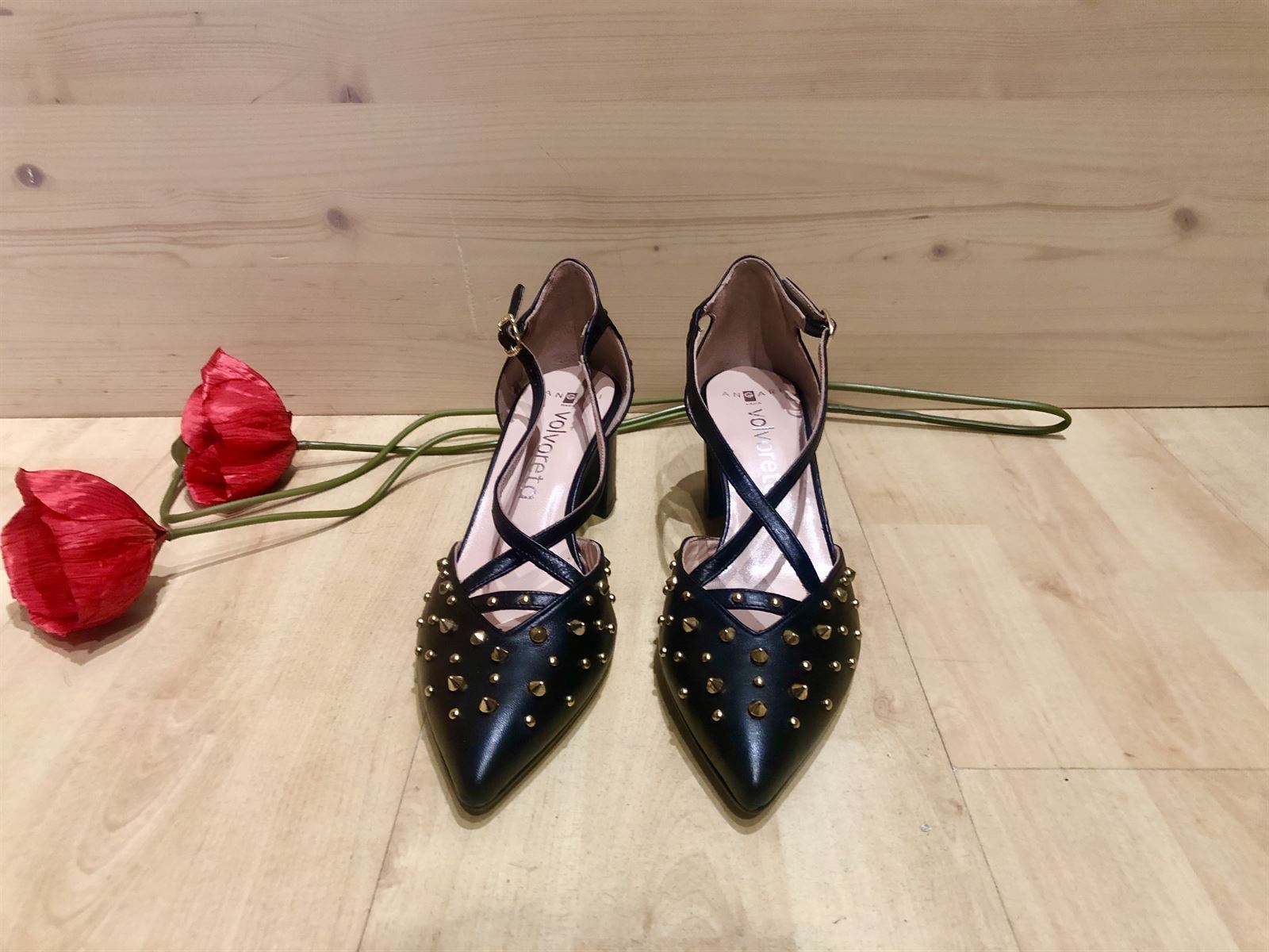 Zapatos negros con tachas 2025