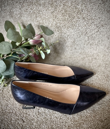 zapato Angari tacón medio/bajo MARINO METALIZADO - Imagen 2