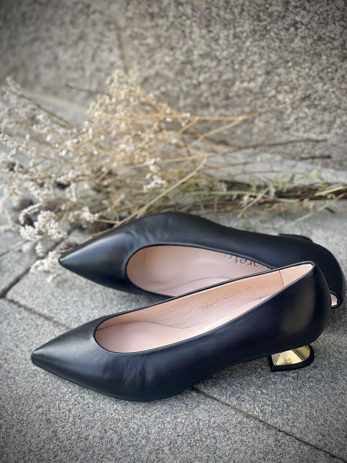zapato Angari tacón medio/bajo negro - Imagen 2