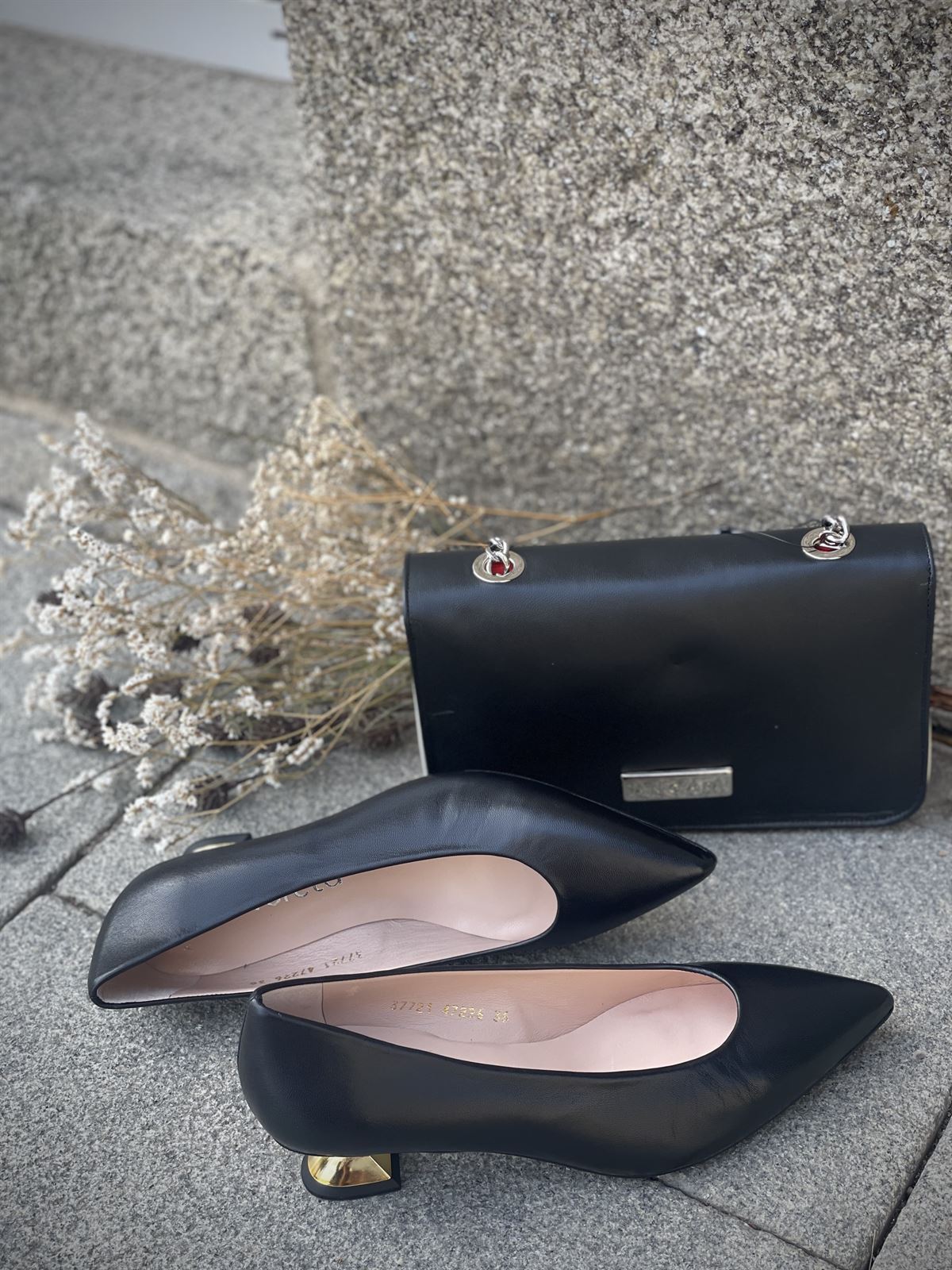 zapato Angari tacón medio/bajo negro - Imagen 3