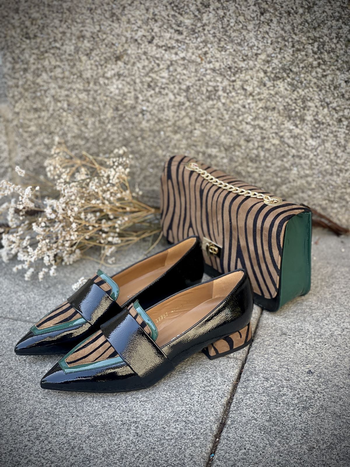 Zapato Angari vivo verde charol negro - Imagen 1
