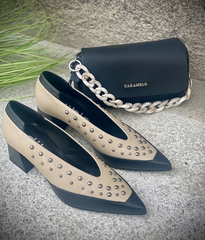 Zapato Dibia by Ezzio 55577  tachas Taupe y  Negro - Imagen 1