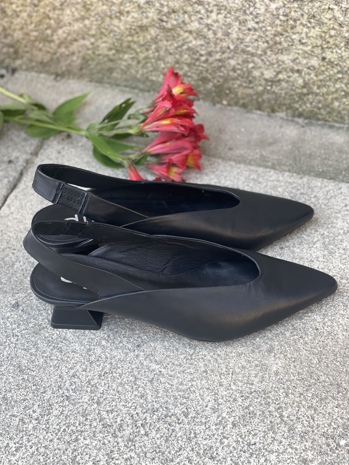 Zapato Dibia by Ezzio básico tacón medio negro - Imagen 1