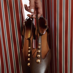 Zapato Gioseppo 80171 tacón cuadrado tachas marrón chocolate - Imagen 1