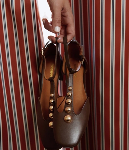 Zapato Gioseppo 80171 tacón cuadrado tachas marrón chocolate - Imagen 1