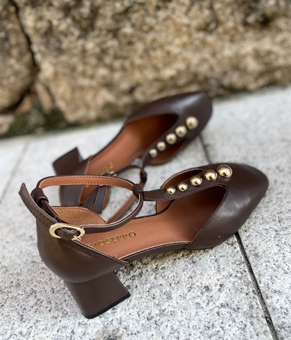 Zapato Gioseppo 80171 tacón cuadrado tachas marrón chocolate - Imagen 2