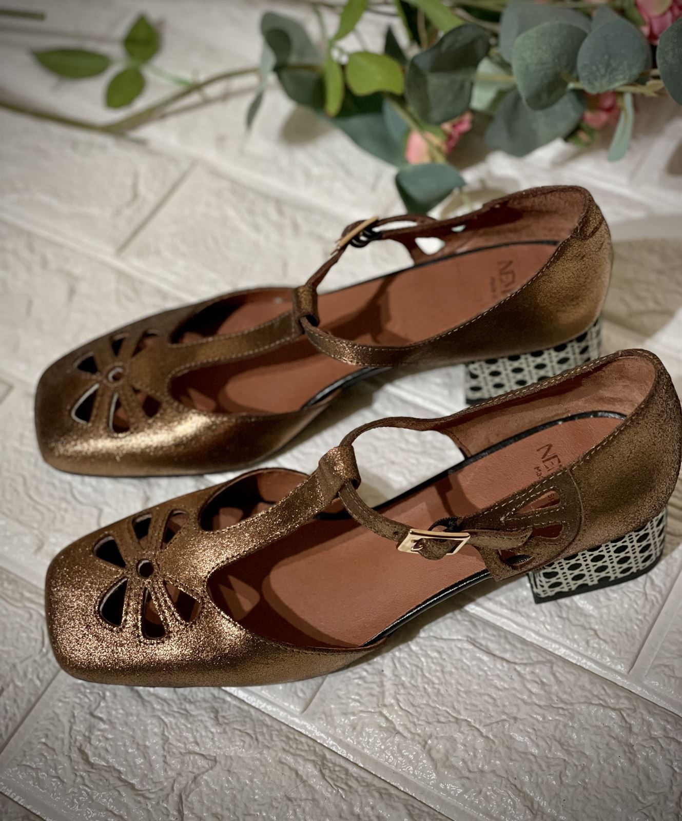 zapato Nemonic bronce tacón madera - Imagen 1