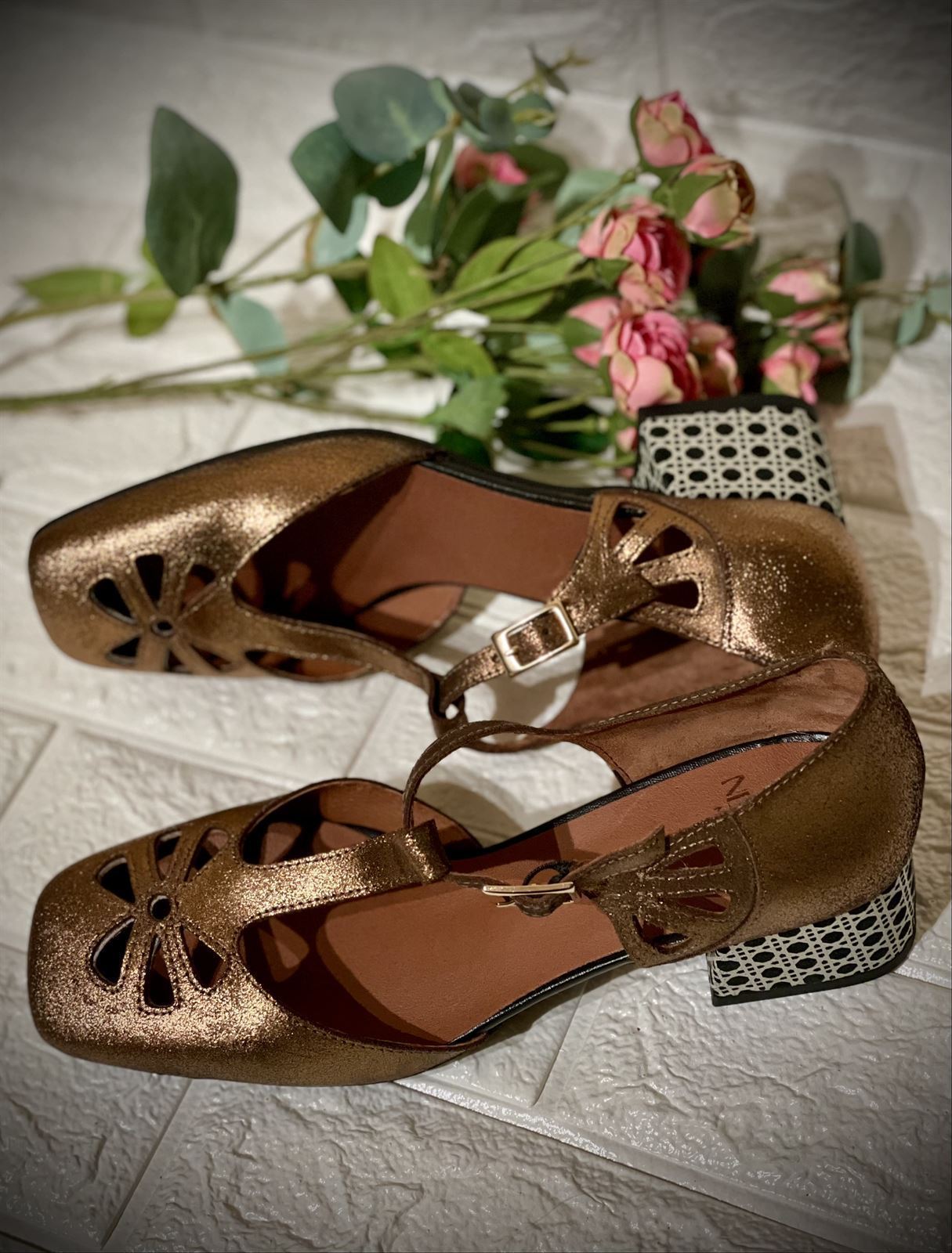 zapato Nemonic bronce tacón madera - Imagen 5
