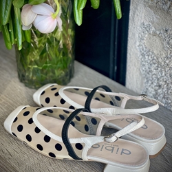 Zapato plano 14333 Dibia by Ezzio destalonado rejilla lunares negro - Imagen 2