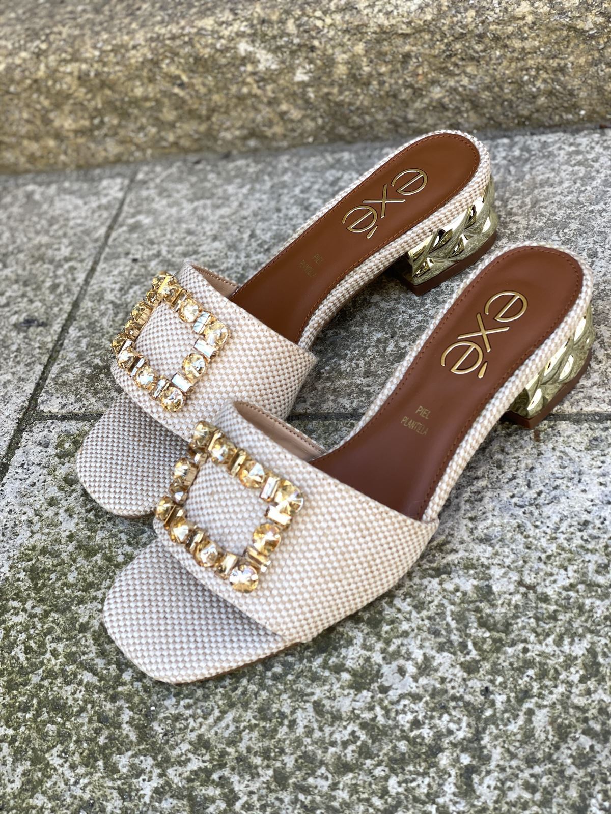 Zueco KATTY 257 EXE pieza oro rafia beige - Imagen 1