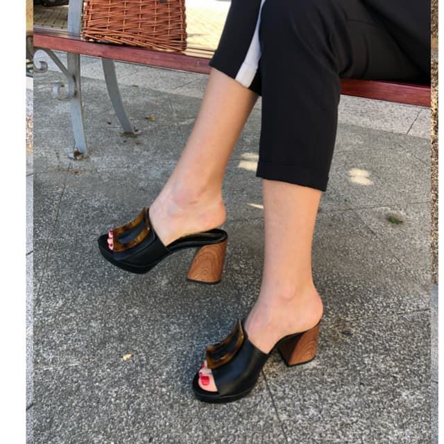 Zueco negro hebilla - Imagen 2