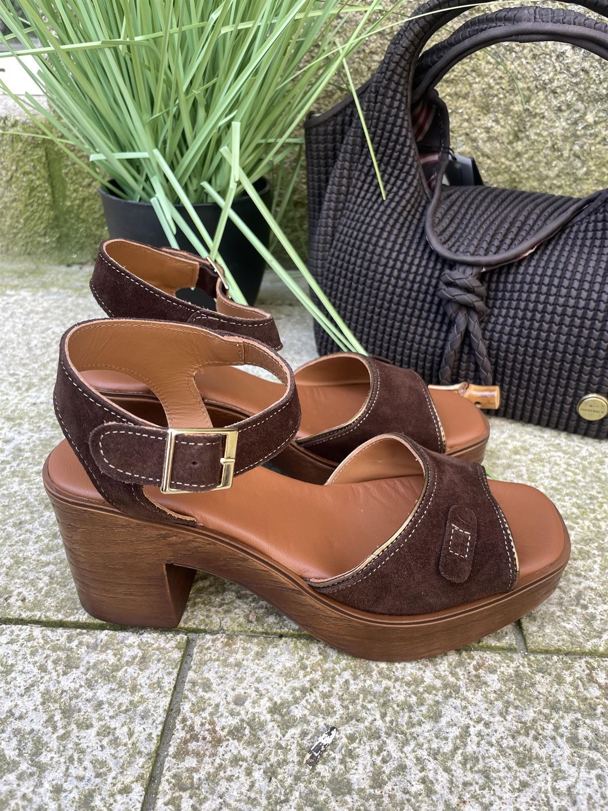 Zueco Nemonic  2371 Western marrón piso Aruba extra ligero chocolate - Imagen 1